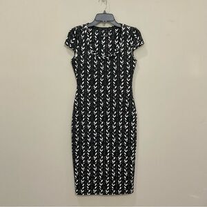 Black Halo Sheath Dress Sz S Black & White Geometric Print Pattern Stretch Knit